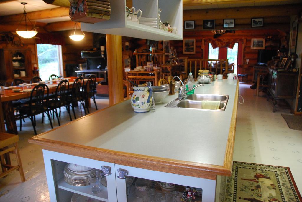 Kicking Horse Canyon Guest House 戈尔登 外观 照片