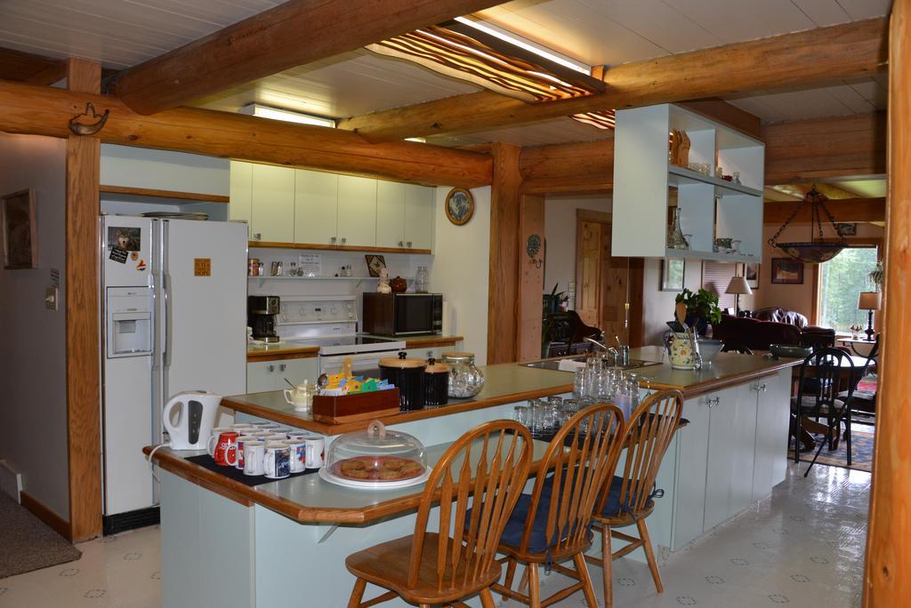 Kicking Horse Canyon Guest House 戈尔登 外观 照片