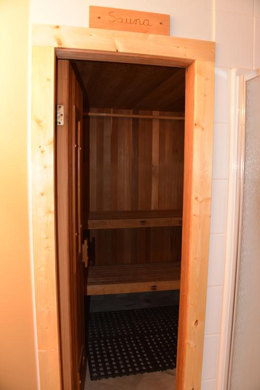 Kicking Horse Canyon Guest House 戈尔登 客房 照片
