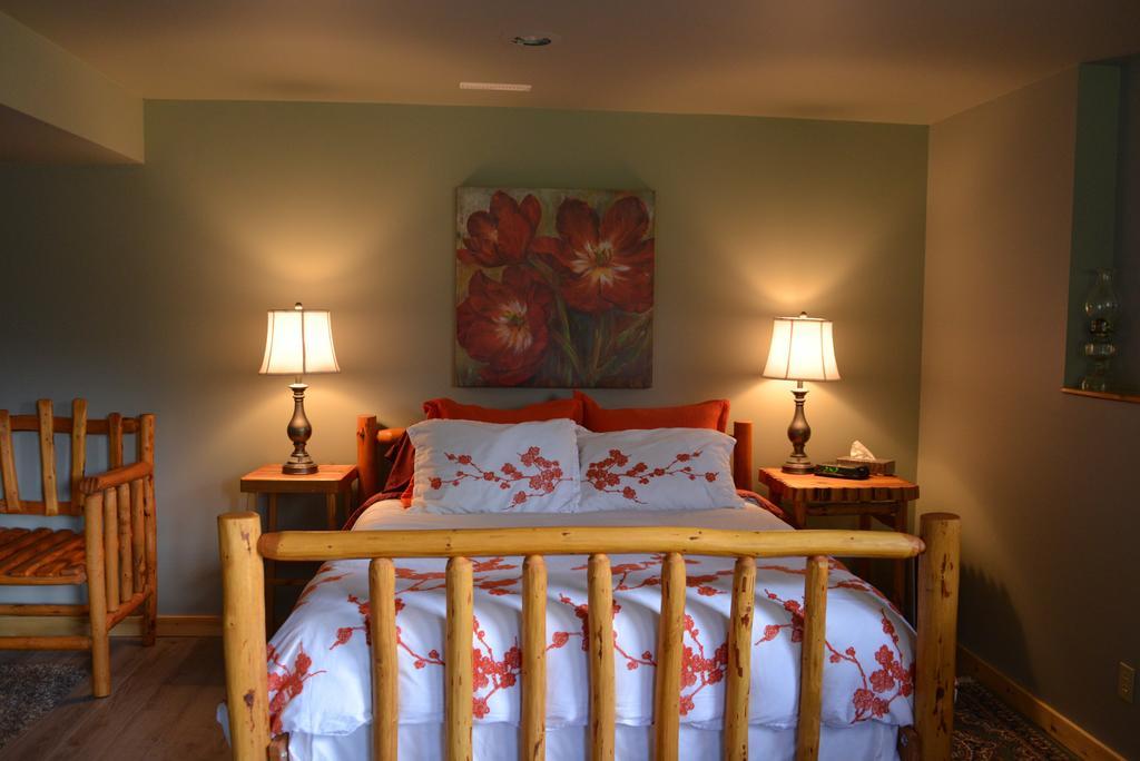 Kicking Horse Canyon Guest House 戈尔登 客房 照片