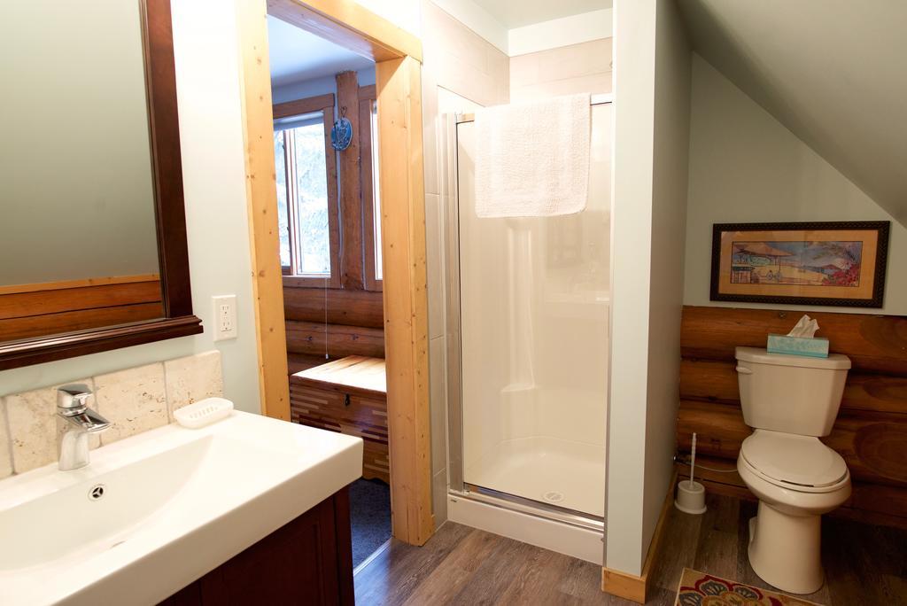 Kicking Horse Canyon Guest House 戈尔登 外观 照片