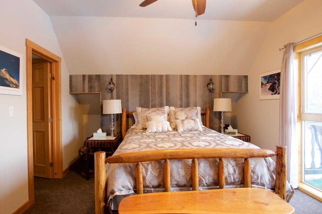 Kicking Horse Canyon Guest House 戈尔登 外观 照片