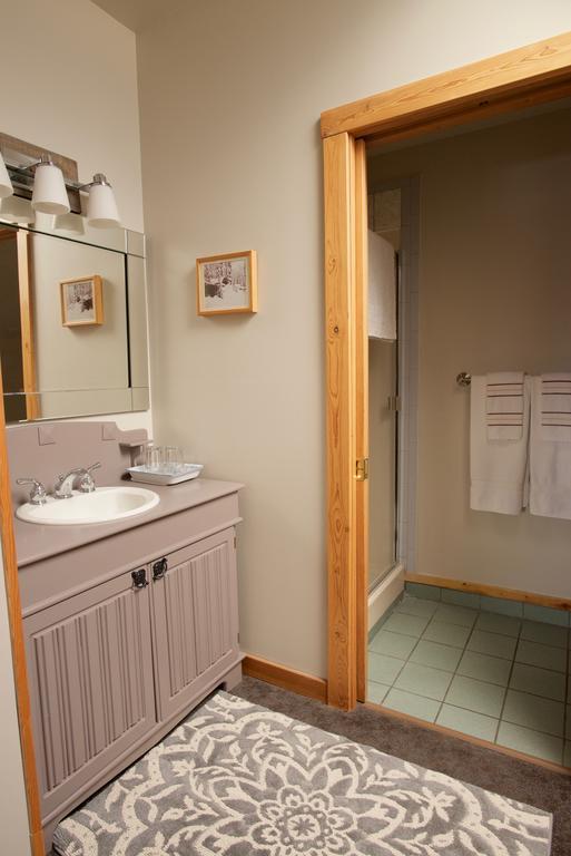 Kicking Horse Canyon Guest House 戈尔登 外观 照片