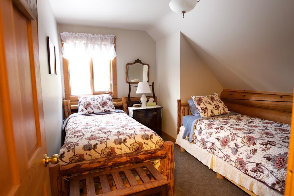Kicking Horse Canyon Guest House 戈尔登 外观 照片